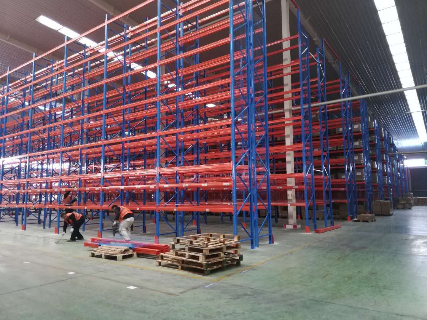 重型货架：现代仓储的钢铁支柱